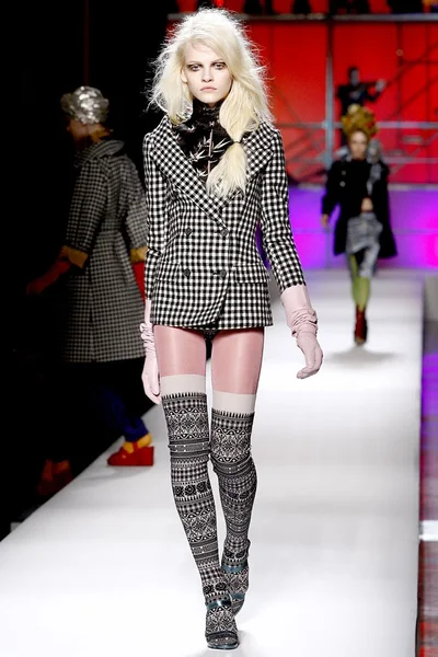 Look 11